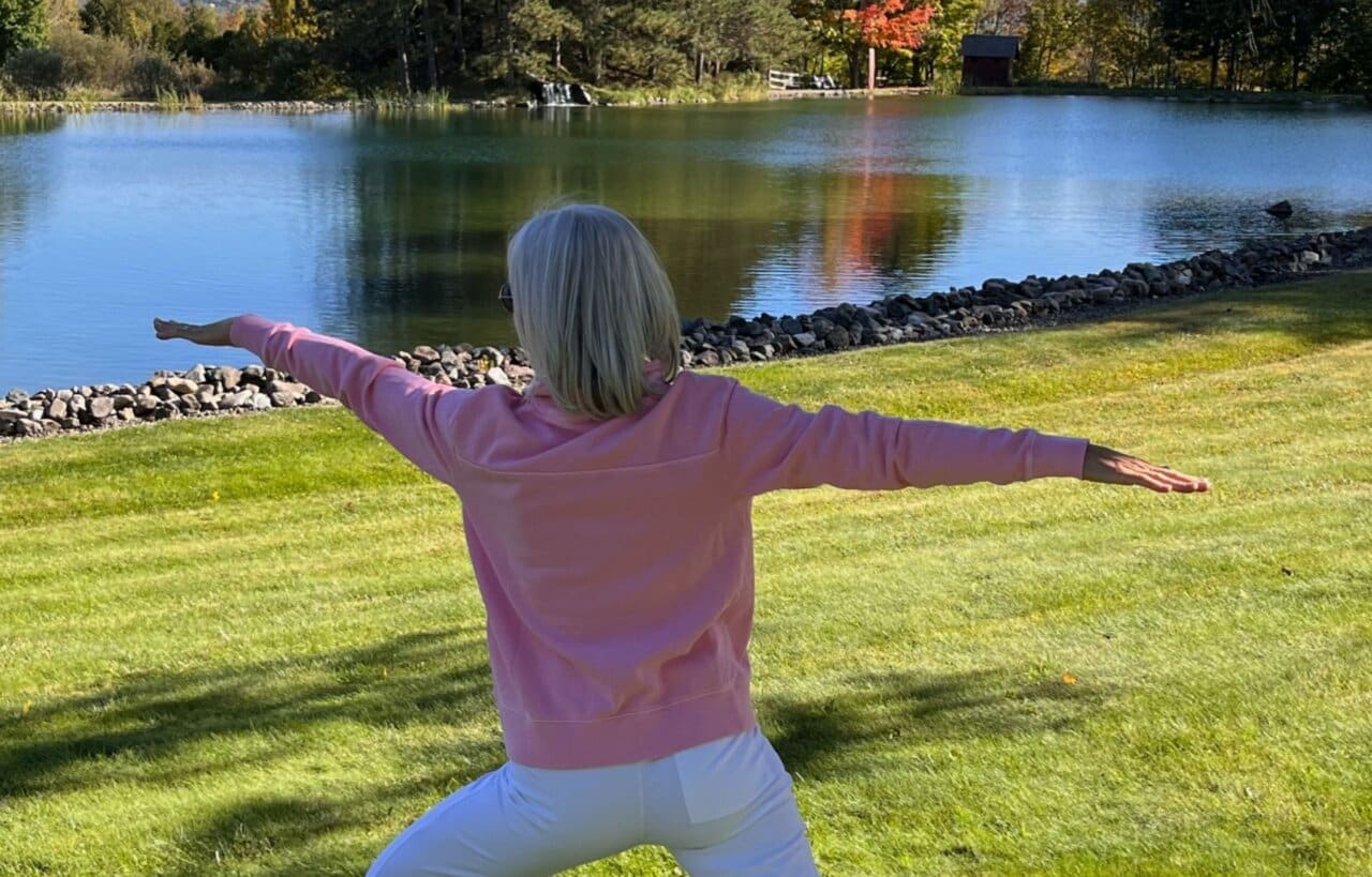 Doreen Ullrich Yoga hilft bei Stress: Position der Krieger